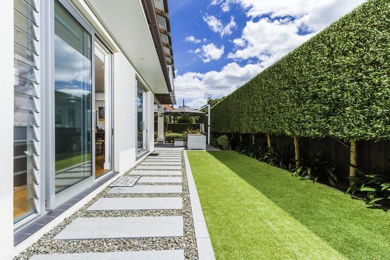 Photo of property in 19 Muritai Road, Milford, Auckland, 0620