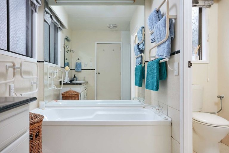 Photo of property in 24 Sunvale Crescent, Whataupoko, Gisborne, 4010