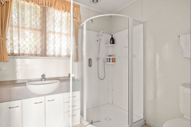 Photo of property in Orange Grove Flats, 2/549 Childers Road, Te Hapara, Gisborne, 4010