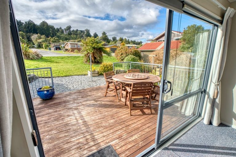Photo of property in 9 Ranui Place, Moana, 7872