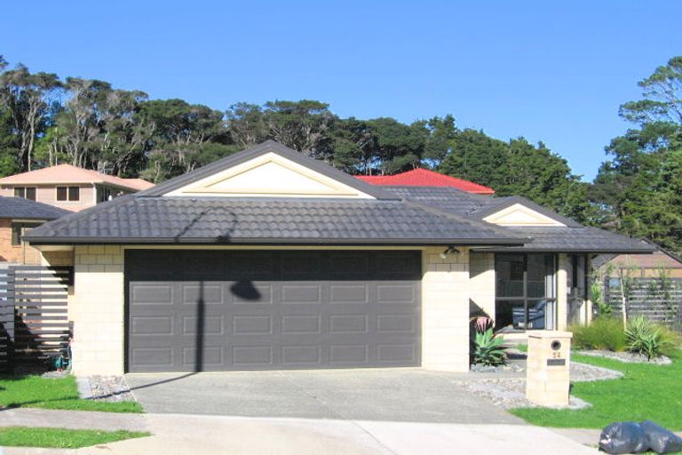 Photo of property in 52 San Marino Drive West, Henderson, Auckland, 0612