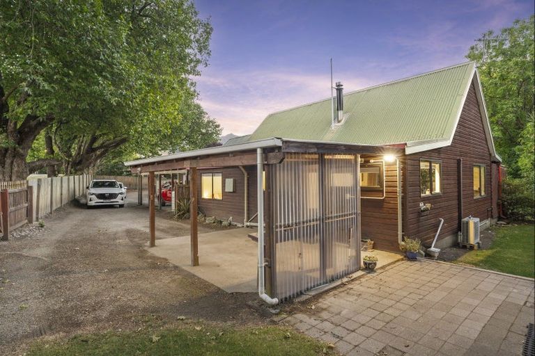 Photo of property in 13a Heuchan Lane, Wanaka, 9305