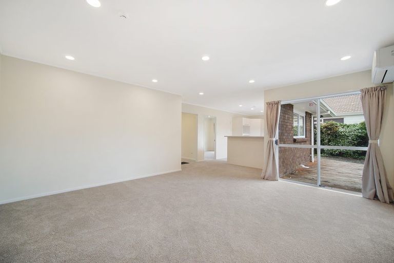 Photo of property in 11 Suncrest Drive, West Harbour, Auckland, 0618