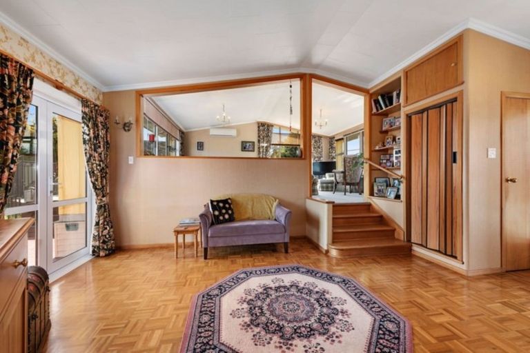 Photo of property in 31 Dowling Grove, Silverstream, Upper Hutt, 5019