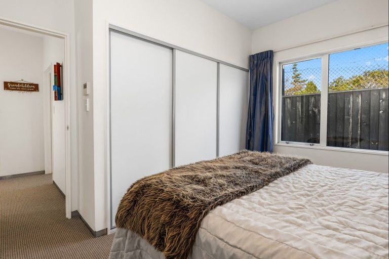 Photo of property in 142 North Parade, Richmond, Christchurch, 8013