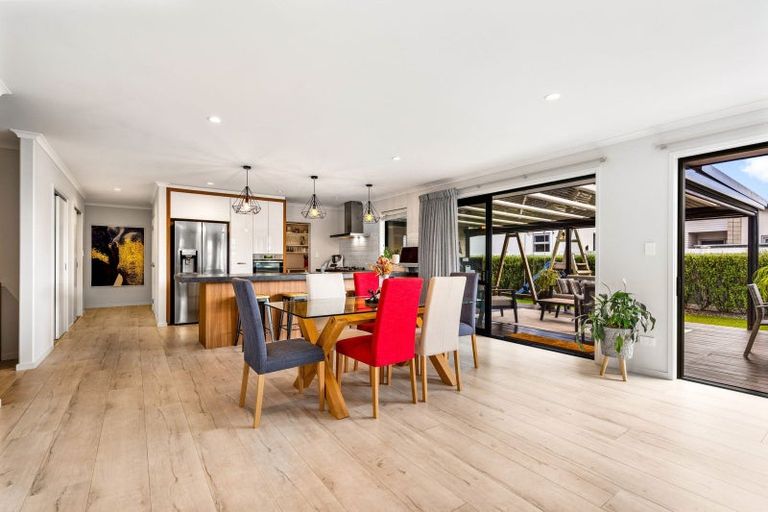 Photo of property in 32 Waitemata Drive, One Tree Point, 0118