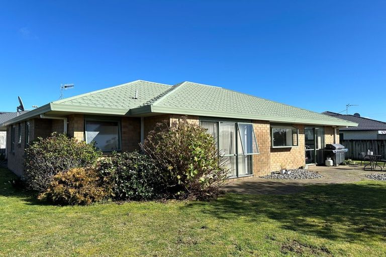 Photo of property in 11 Crown Hill, Paraparaumu, 5032