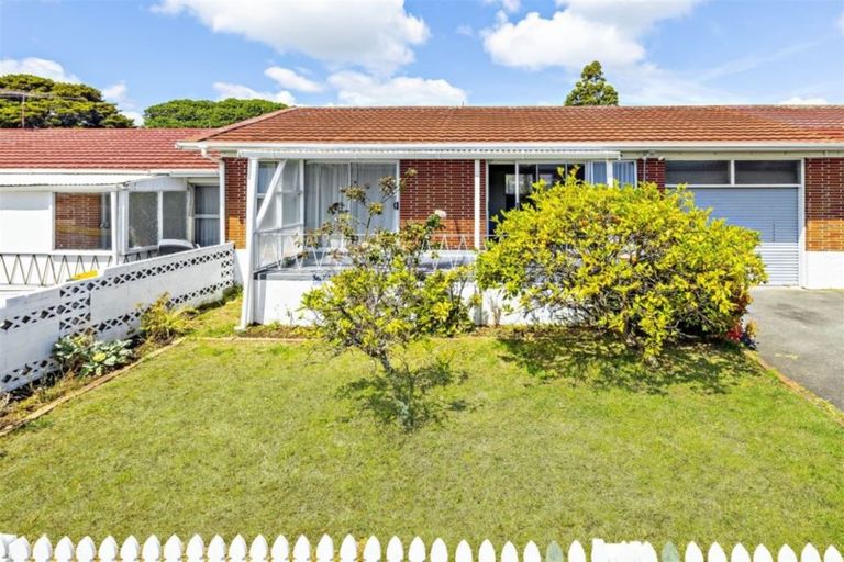 Photo of property in 2e Fraser Road, Papatoetoe, Auckland, 2025