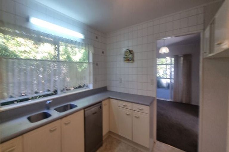 Photo of property in 2 Kerlin Crescent, West Harbour, Auckland, 0618