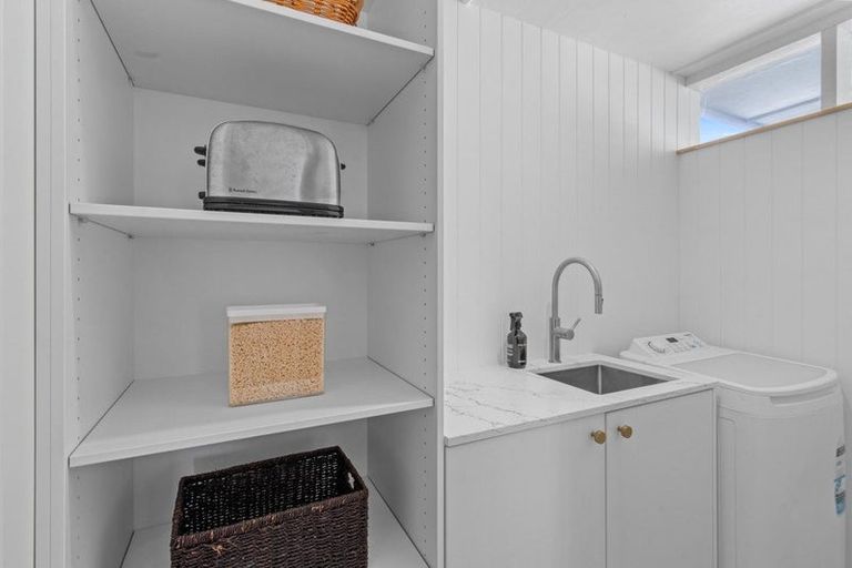 Photo of property in 1 Galt Street, Hawera, 4610