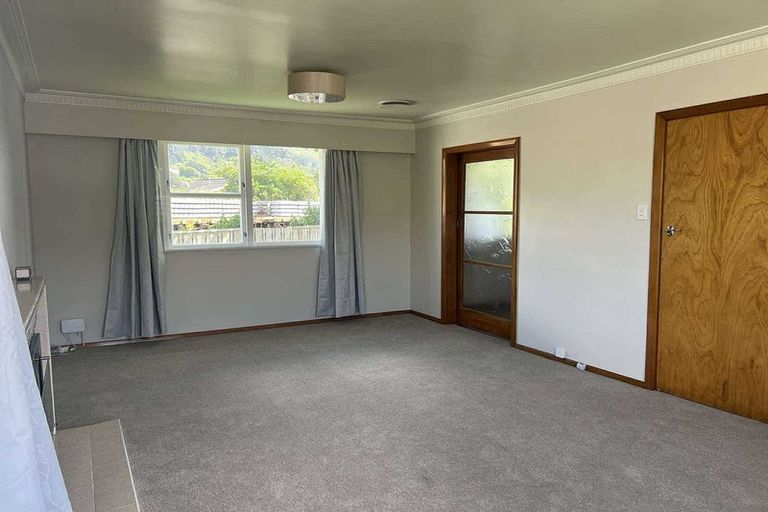 Photo of property in 13 Mclellan Street, Tawa, Wellington, 5028