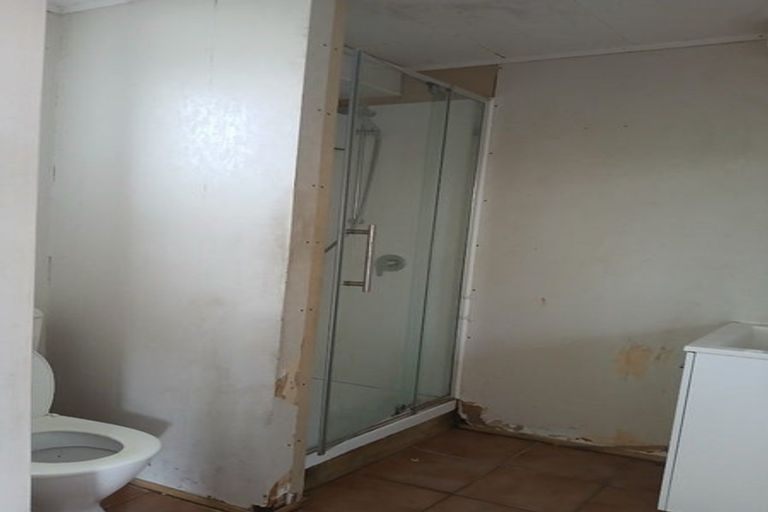 Photo of property in 15 Kopara Place, Clendon Park, Auckland, 2103