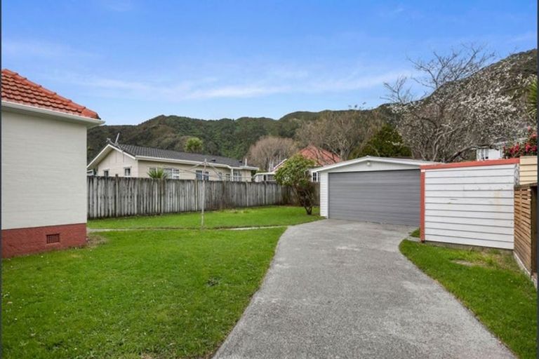 Photo of property in 15 Freyberg Street, Waterloo, Lower Hutt, 5011
