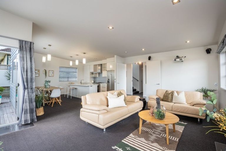 Photo of property in 9b Chilman Street, Strandon, New Plymouth, 4312