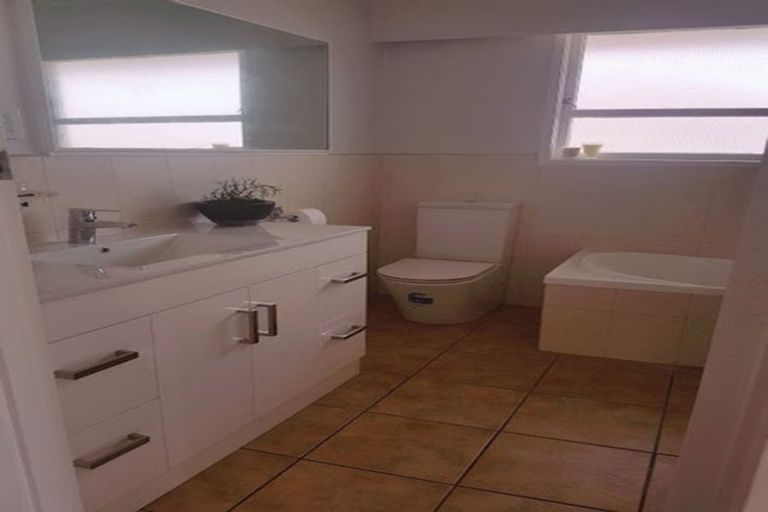 Photo of property in 24a Grove Road, Papakura, 2110