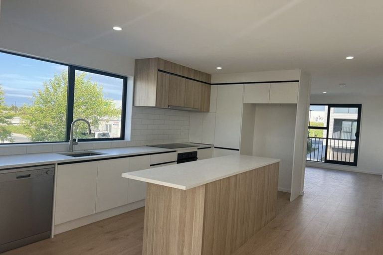 Photo of property in 5 Falcon Crescent, Hobsonville, Auckland, 0618