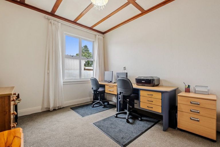 Photo of property in 220 Mangorei Road, Merrilands, New Plymouth, 4312