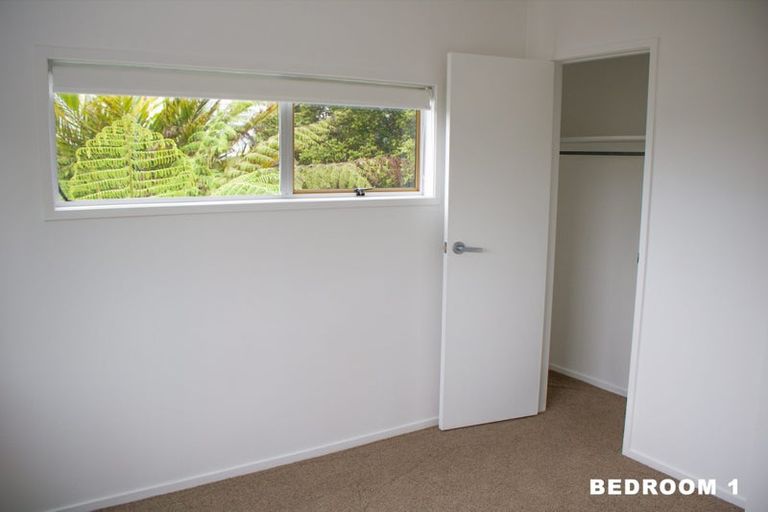 Photo of property in 1/16a Tamahere Drive, Glenfield, Auckland, 0629