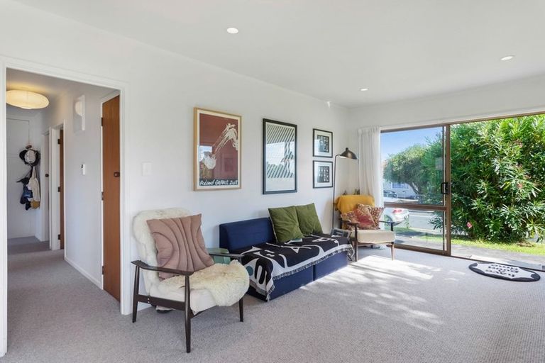 Photo of property in 1/2 Vodanovich Road, Te Atatu South, Auckland, 0610