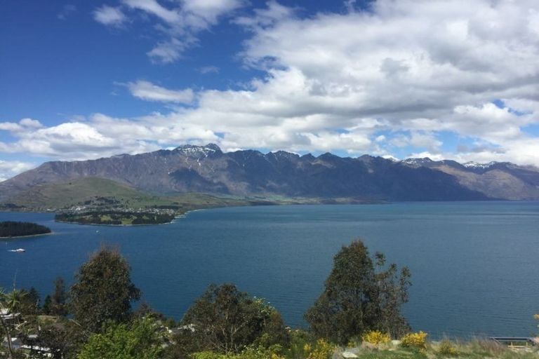 Photo of property in 12 Lordens Place, Fernhill, Queenstown, 9300