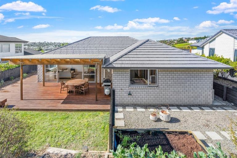Photo of property in 5 Tirohanga Crescent, Stanmore Bay, Whangaparaoa, 0932