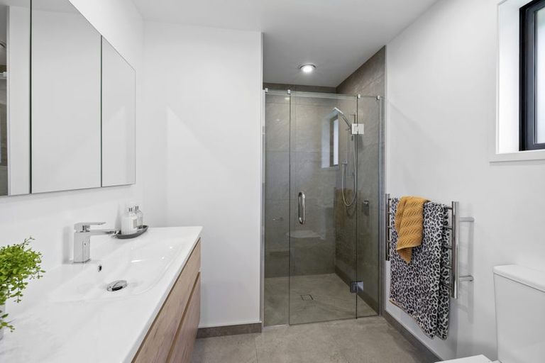 Photo of property in 35 Sycamore Grove, Lower Vogeltown, New Plymouth, 4310