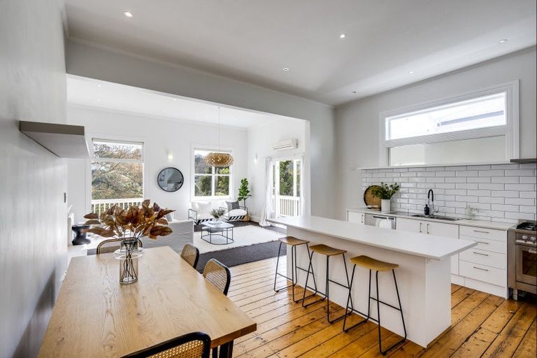 Photo of property in 12 Hadfield Terrace, Bluff Hill, Napier, 4110