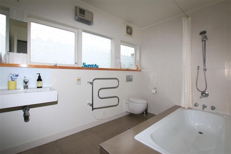 Photo of property in 1/43 Williamson Avenue, Belmont, Auckland, 0622