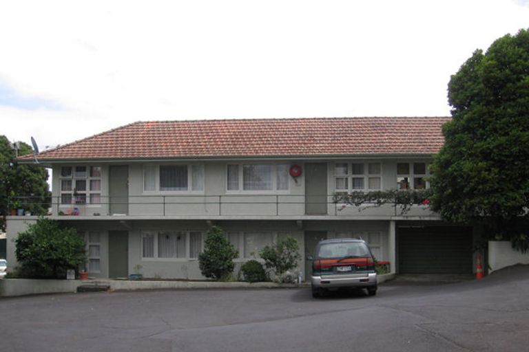 Photo of property in 4/2 Outhwaite Lane, Grafton, Auckland, 1023