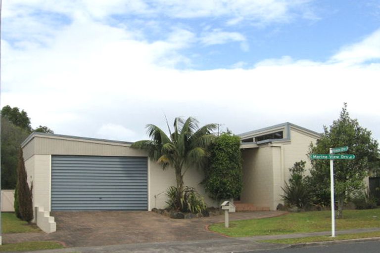 Photo of property in 110 Marina View Drive, West Harbour, Auckland, 0618