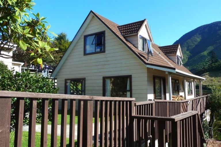 Photo of property in 9a Dorset Street, Picton, 7220