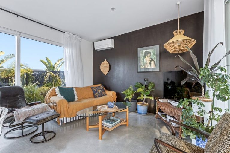 Photo of property in 2 Taimoana Close, Mangawhai Heads, Mangawhai, 0505