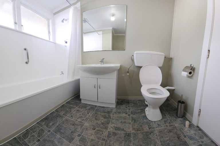 Photo of property in 2/6 Moeraki Road, Maoribank, Upper Hutt, 5018