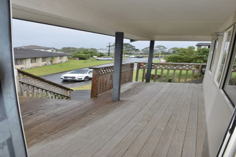 Photo of property in 13 Noel Williams Place, Windsor Park, Auckland, 0630
