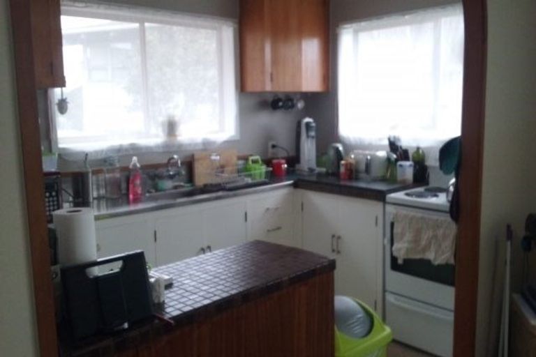 Photo of property in 2/83 Daffodil Street, Titirangi, Auckland, 0604