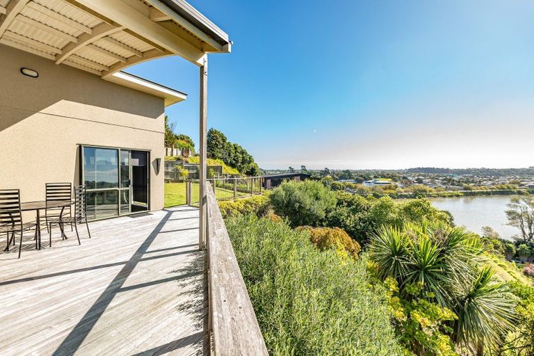Photo of property in 1 Shakespeare Road, Bastia Hill, Whanganui, 4500