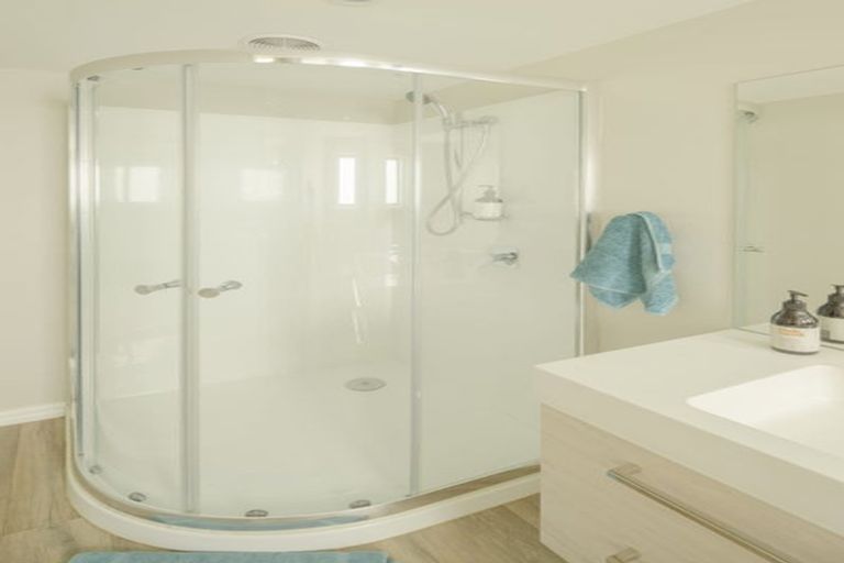 Photo of property in 170 Mount Pleasant Road, Mount Pleasant, Christchurch, 8081