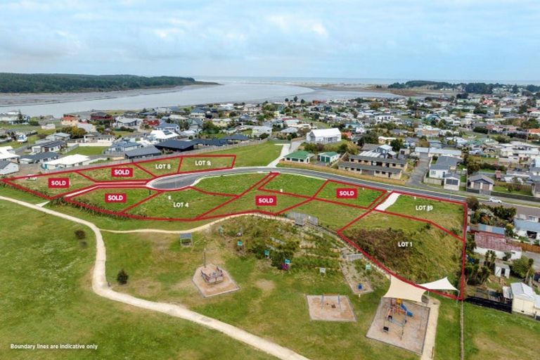 Photo of property in 1 Kilmister Way, Foxton Beach, 4815