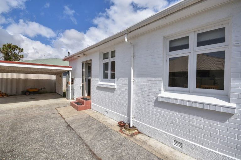 Photo of property in 19 Burns Street, Milton, 9220