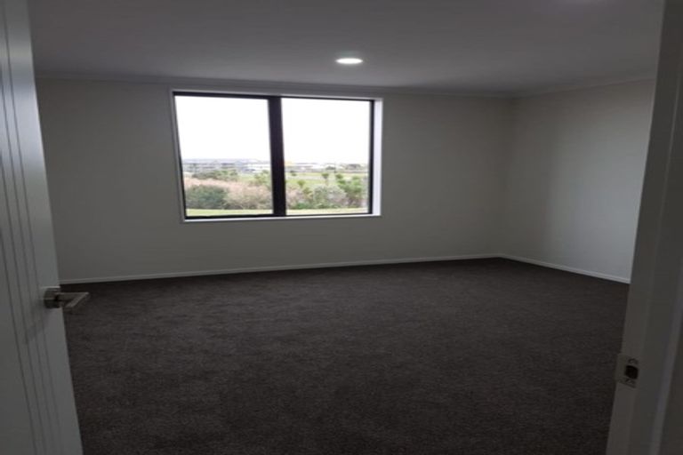 Photo of property in 9 Karokaro Road, Takanini, 2112