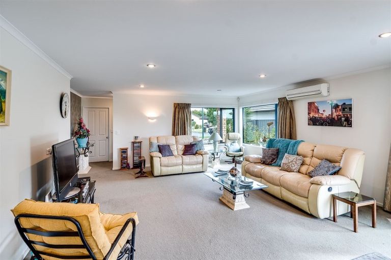 Photo of property in 35 Mcnaughton Place, Onekawa, Napier, 4110