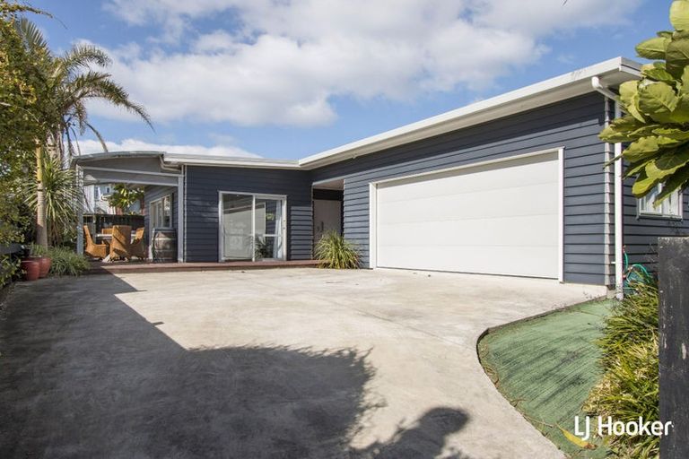 Photo of property in 11a Hillview Road, Waihi Beach, 3611