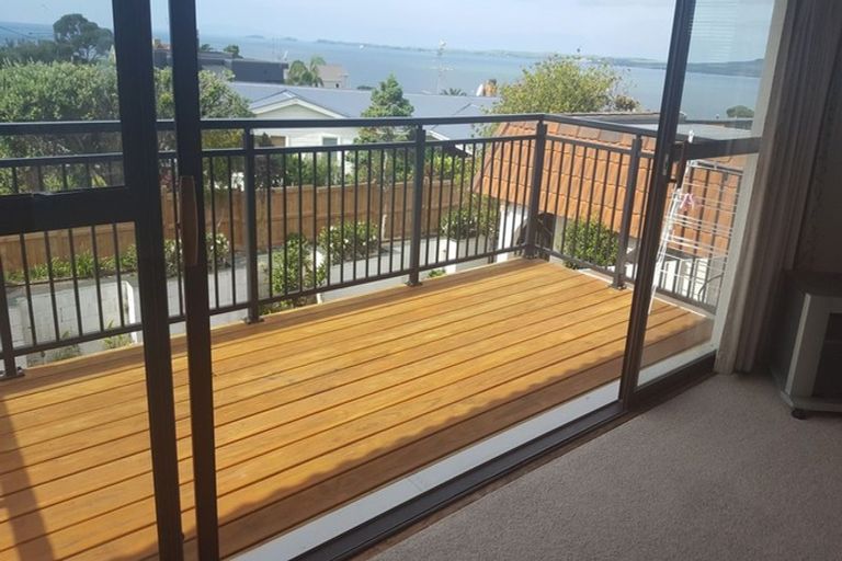 Photo of property in 1/95 Aberdeen Road, Castor Bay, Auckland, 0620