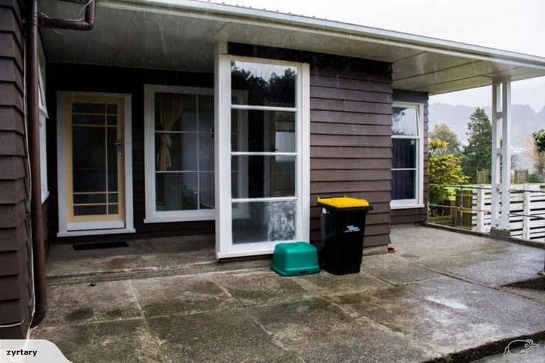 Photo of property in 9 Coates Street, Tawa, Wellington, 5028
