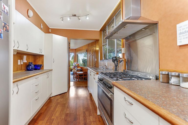 Photo of property in 50 Park Road, Titirangi, Auckland, 0604
