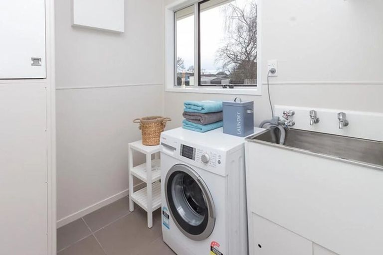 Photo of property in 18 Blanche Way, Half Moon Bay, Auckland, 2012