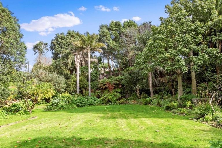 Photo of property in 9 Mcfarlane Street, Oakura, 4314