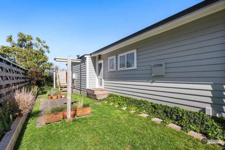Photo of property in 10 Chestnut Grove, Maungaraki, Lower Hutt, 5010