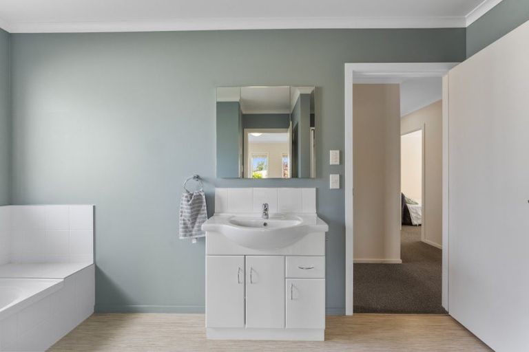 Photo of property in 23 Bowen Street, Woodville, 4920