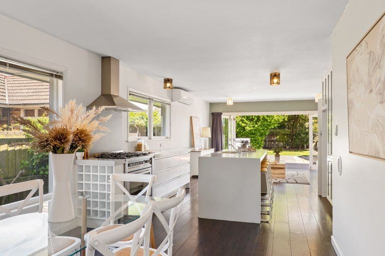 Photo of property in 223 Memorial Avenue, Burnside, Christchurch, 8053